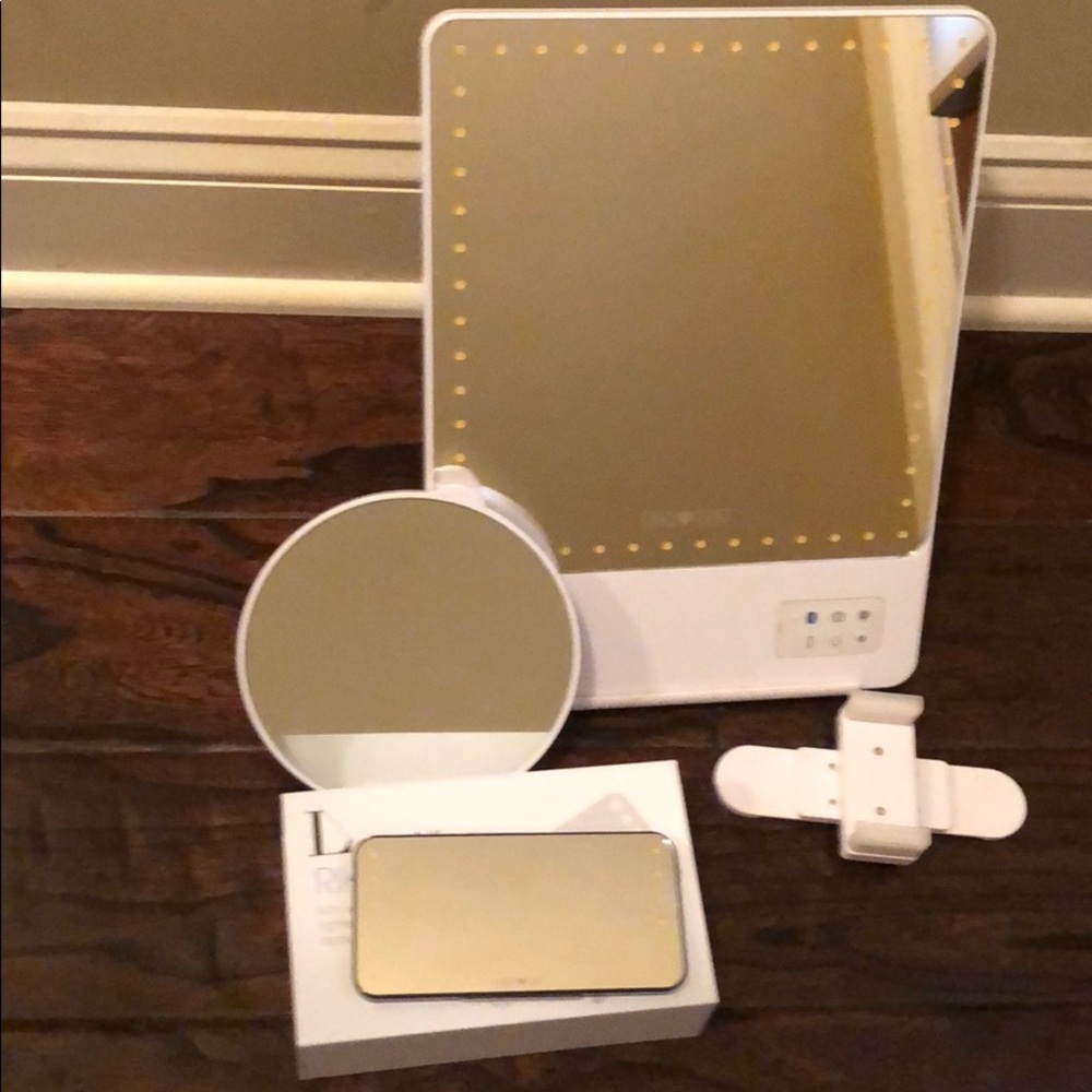 Skinny Riki Vanity Mirror No Trades